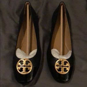 Tory Burch Chelsea Cap-Toe Flats